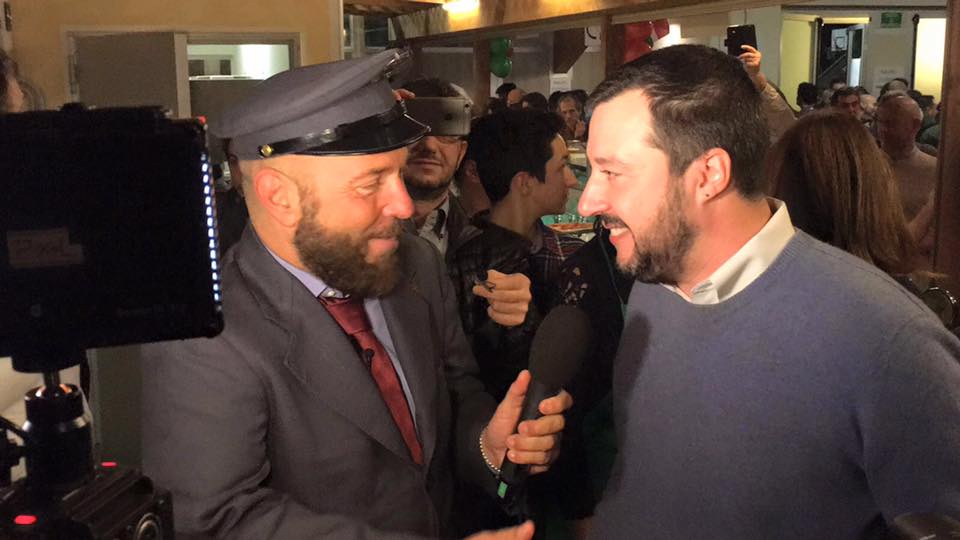 C’è posta per te: Matteo Salvini riceve la posta