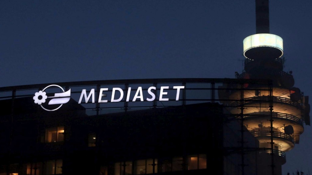 mediaset-cologno-rstudi-torre-notte